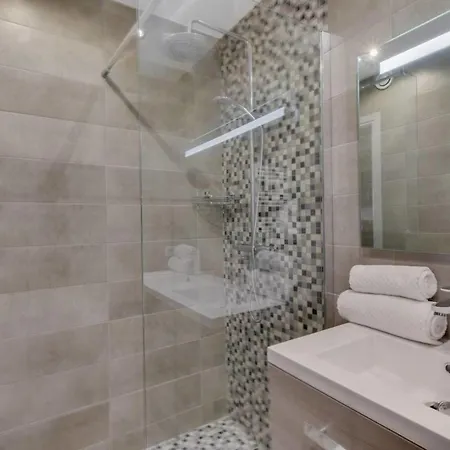 Terrace Sea View Swimming Pool Car Park Center Live In Apartment *